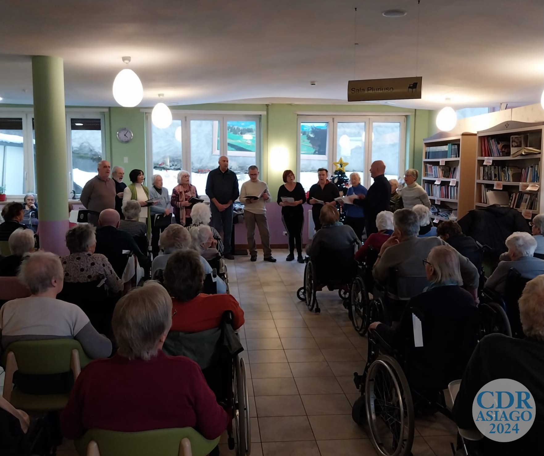 Coro di Asiago canta davanti ai residenti